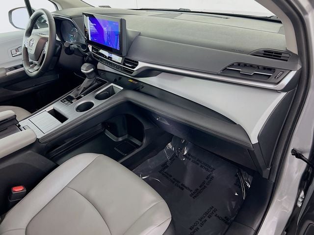 2025 Toyota Sienna XLE 8 Passenger
