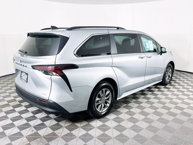 2025 Toyota Sienna XLE 8 Passenger