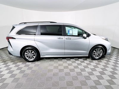 2025 Toyota Sienna XLE 8 Passenger