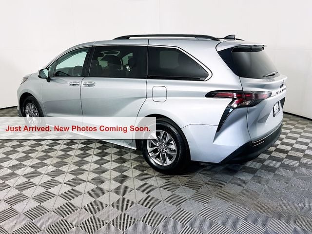 2024 Toyota Sienna XLE 8 Passenger