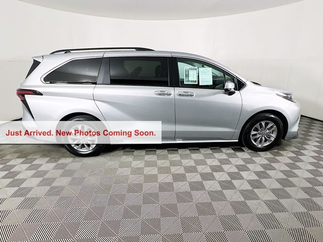 2024 Toyota Sienna XLE 8 Passenger