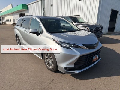 2025 Toyota Sienna XLE 8 Passenger
