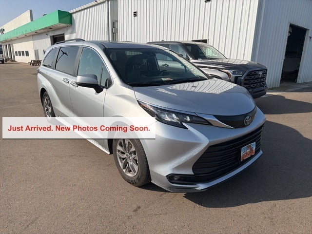 2025 Toyota Sienna XLE 8 Passenger