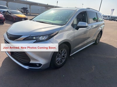 2025 Toyota Sienna XLE 8 Passenger